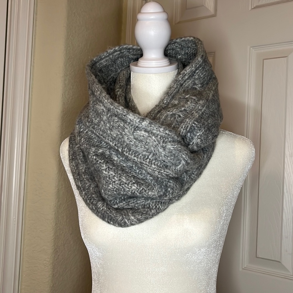Mix & Match 2/$16 Old Navy Grey Infinity Cable Scarf
